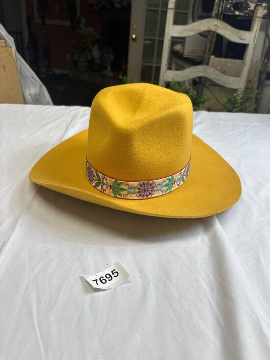 olive & pique adjustable , feature allows this hat to fit a wide range of heads main image 8